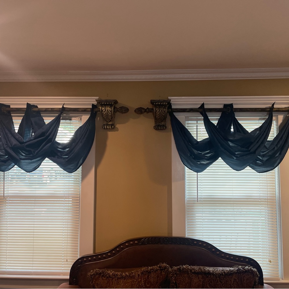 Window valences - Picture 2 of 3